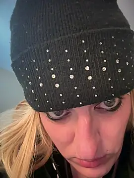 KITTYBOOBOOFUXX online show from 04-01-26, 03:08