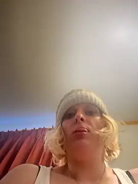 Snapshot of KITTYBOOBOOFUXX chatting on 02-03-26, 10:04 KITTYBOOBOOFUXX online show from 02-03-26, 10:04