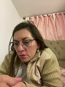 Snapshot of Luna-nevada chatting on 06-11-26, 02:53 Luna-nevada online show from 06-11-26, 02:53