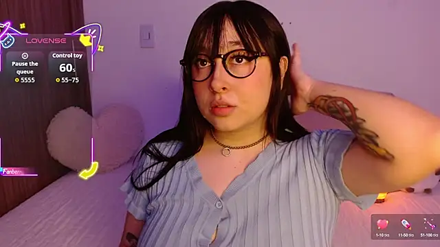 Snapshot of Oliviargf chatting on 09-15-25, 12:44 Oliviargf online show from 09-15-25, 12:44