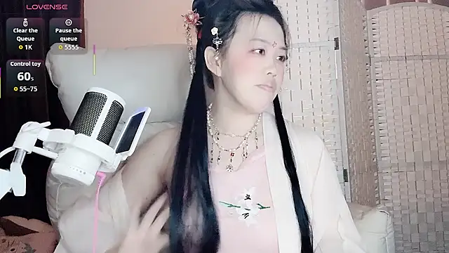 Cocobee online show from 10-19-25, 04:21