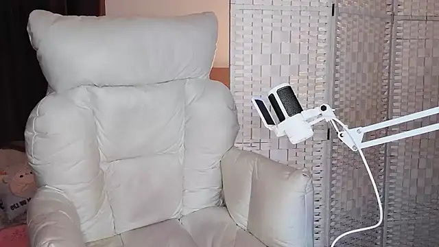 Cocobee online show from 11-13-25, 04:00