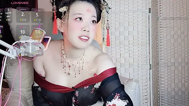 Cocobee online show from 10-21-25, 03:55