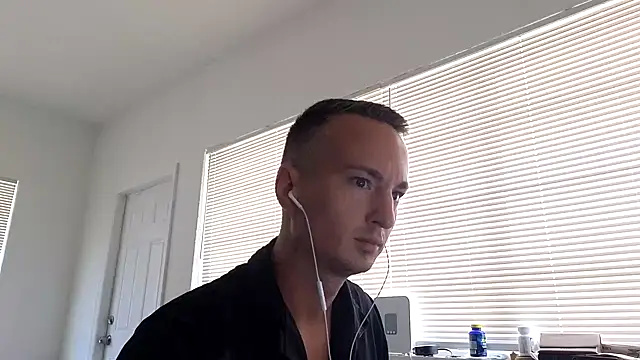 Snapshot of TheDaddy005 chatting on 06-16-26, 03:45 TheDaddy005 online show from 06-16-26, 03:45