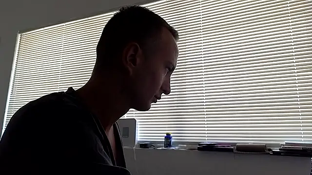 Snapshot of TheDaddy005 chatting on 05-15-26, 04:38 TheDaddy005 online show from 05-15-26, 04:38