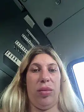 Snapshot of Alicedream5 chatting on 09-22-25, 03:29 Alicedream5 online show from 09-22-25, 03:29