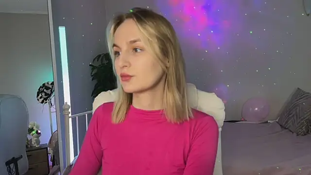 Snapshot of _Vikky_Moon_ chatting on 05-29-26, 01:00 Vikky Moon online show from 05-29-26, 01:00