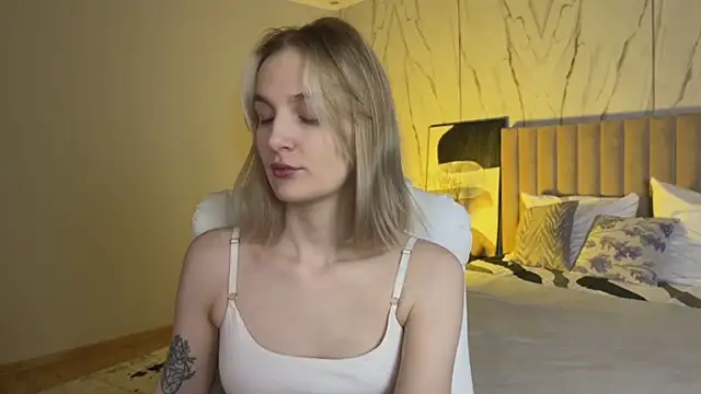 Snapshot of _Vikky_Moon_ chatting on 04-23-26, 01:01 Vikky Moon online show from 04-23-26, 01:01