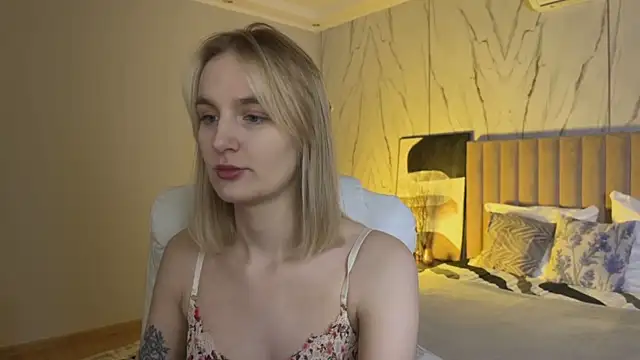  Vikky Moon  online show from 04-18-26, 12:46