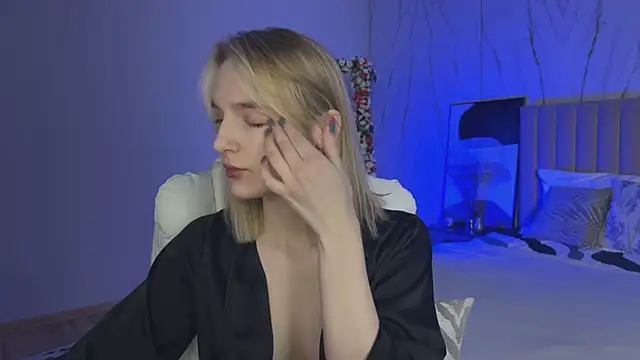 Snapshot of _Vikky_Moon_ chatting on 04-19-26, 12:55 Vikky Moon online show from 04-19-26, 12:55