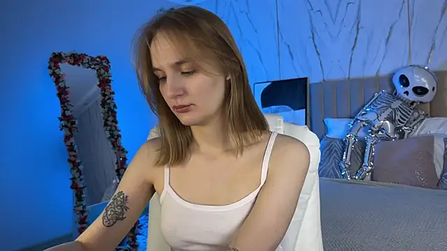 Snapshot of _Vikky_Moon_ chatting on 11-15-25, 12:58 Vikky Moon online show from 11-15-25, 12:58