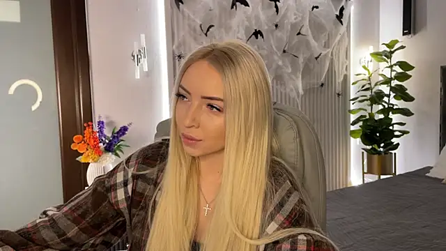 OhMyEmma online show from 10-27-25, 01:17