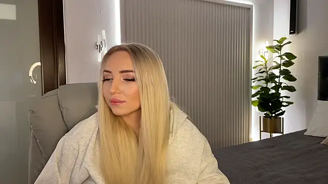 OhMyEmma online show from 11-25-25, 01:17