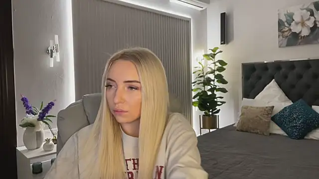 OhMyEmma online show from 12-04-25, 01:15