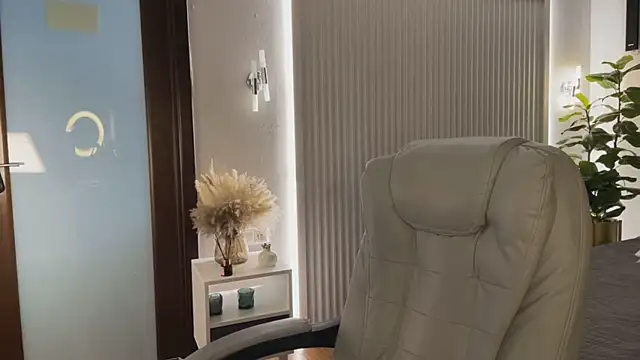 OhMyEmma online show from 04-15-26, 01:22