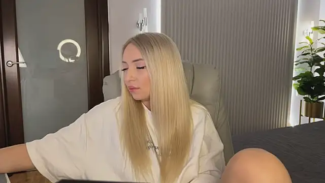 OhMyEmma online show from 02-05-26, 01:23