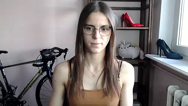 Snapshot of love_megi chatting on 12-19-25, 02:30 love megi online show from 12-19-25, 02:30