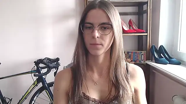 Snapshot of love_megi chatting on 04-30-26, 01:40 love megi online show from 04-30-26, 01:40