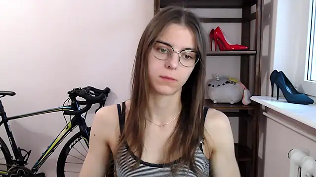 Snapshot of love_megi chatting on 12-21-25, 07:32 love megi online show from 12-21-25, 07:32