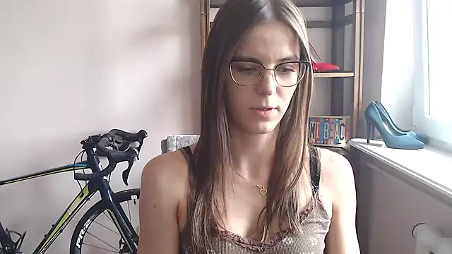Snapshot of love_megi chatting on 06-18-26, 01:38 love megi online show from 06-18-26, 01:38