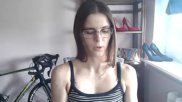 Snapshot of love_megi chatting on 06-30-26, 01:33 love megi online show from 06-30-26, 01:33