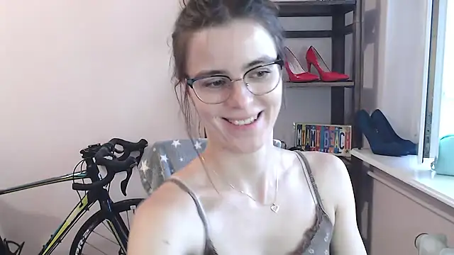Snapshot of love_megi chatting on 06-28-26, 06:36 love megi online show from 06-28-26, 06:36