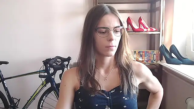 Snapshot of love_megi chatting on 04-21-26, 01:28 love megi online show from 04-21-26, 01:28