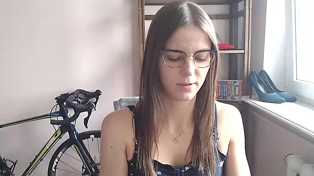 Snapshot of love_megi chatting on 06-15-26, 01:44 love megi online show from 06-15-26, 01:44