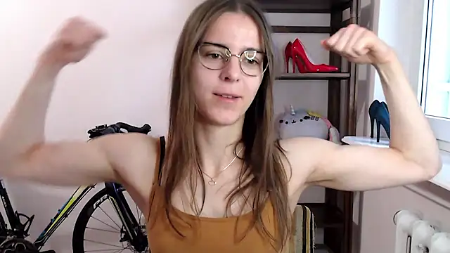 Snapshot of love_megi chatting on 12-20-25, 07:33 love megi online show from 12-20-25, 07:33