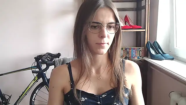 Snapshot of love_megi chatting on 06-02-26, 01:22 love megi online show from 06-02-26, 01:22