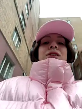 Bella Gloria online show from 11-26-25, 09:09