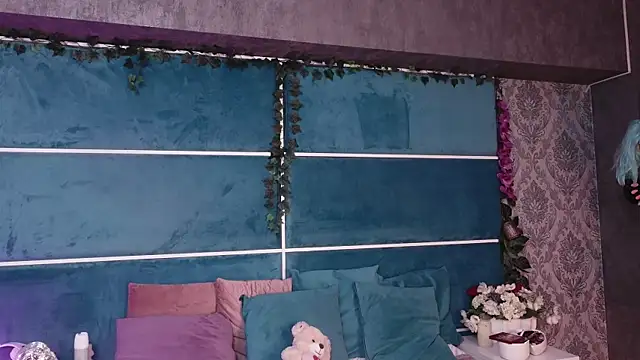 SunnyGlow online show from 10-21-25, 04:23