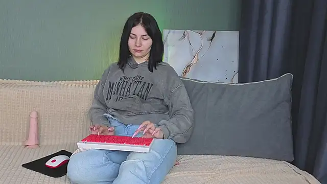 Charlotte Woods online show from 09-25-25, 04:18