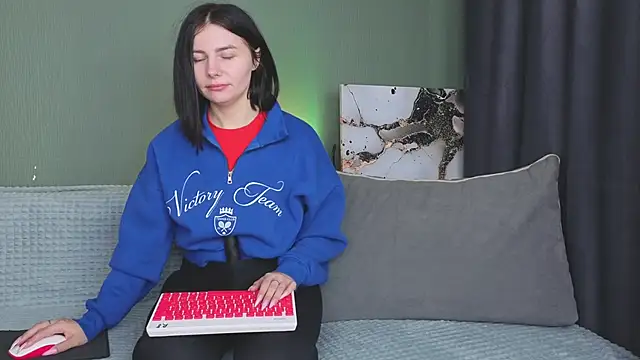 Charlotte Woods online show from 09-14-25, 04:13