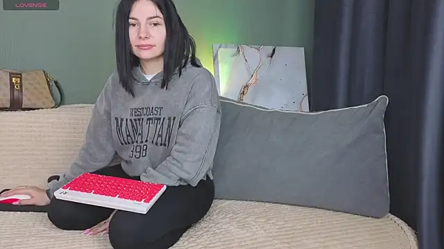 Charlotte Woods online show from 10-03-25, 04:36