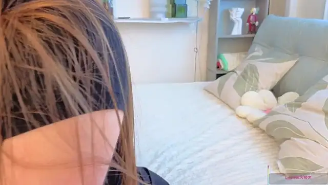 Kira mindnes online show from 07-18-26, 06:22