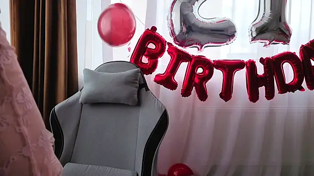 Kira mindnes online show from 06-18-26, 06:34