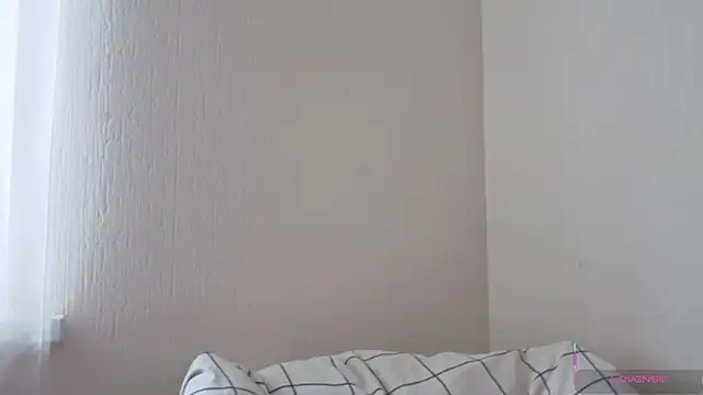 Kira mindnes online show from 07-10-26, 06:24