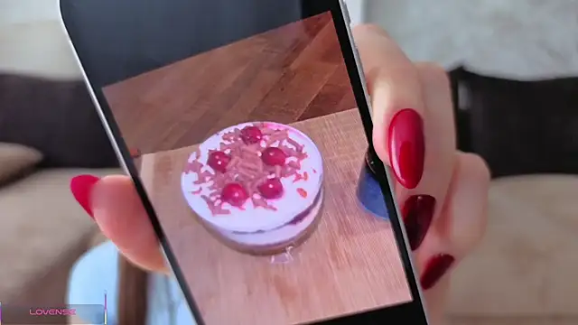 Kira mindnes online show from 04-16-26, 06:14