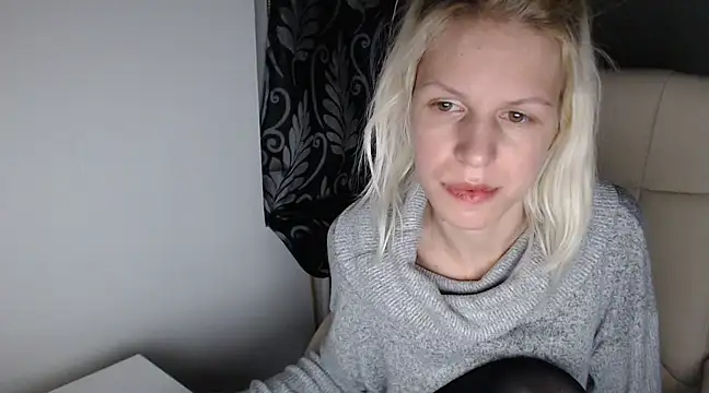Snapshot of ElssaRush chatting on 03-09-25, 12:21 ElssaRush online show from 03-09-25, 12:21