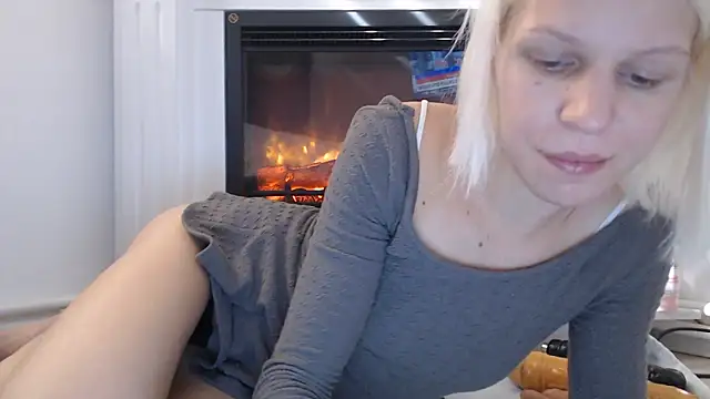 Snapshot of ElssaRush chatting on 10-20-25, 11:00 ElssaRush online show from 10-20-25, 11:00