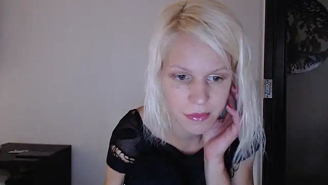 Snapshot of ElssaRush chatting on 10-06-25, 01:45 ElssaRush online show from 10-06-25, 01:45