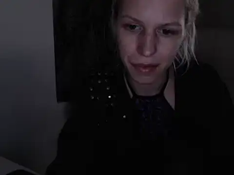 Snapshot of ElssaRush chatting on 03-17-25, 03:57 ElssaRush online show from 03-17-25, 03:57