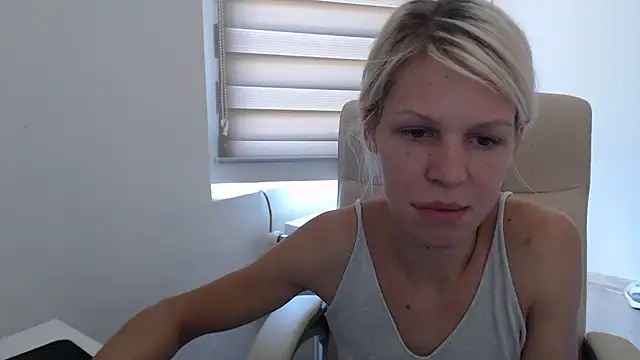 Snapshot of ElssaRush chatting on 09-21-25, 10:53 ElssaRush online show from 09-21-25, 10:53