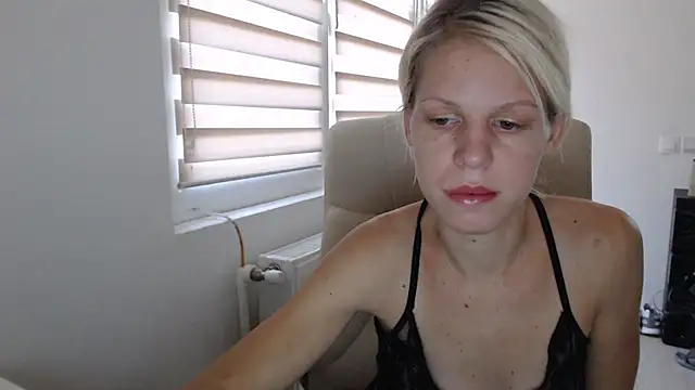 Snapshot of ElssaRush chatting on 09-22-25, 05:24 ElssaRush online show from 09-22-25, 05:24
