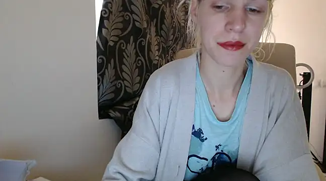 Snapshot of ElssaRush chatting on 03-16-25, 09:49 ElssaRush online show from 03-16-25, 09:49