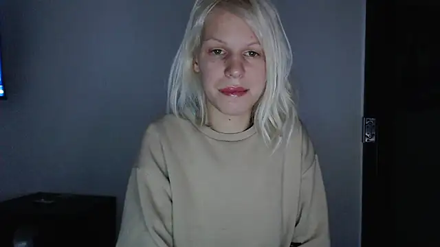 Snapshot of ElssaRush chatting on 10-03-25, 11:17 ElssaRush online show from 10-03-25, 11:17