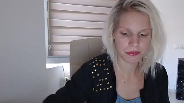 Snapshot of ElssaRush chatting on 09-24-25, 05:47 ElssaRush online show from 09-24-25, 05:47