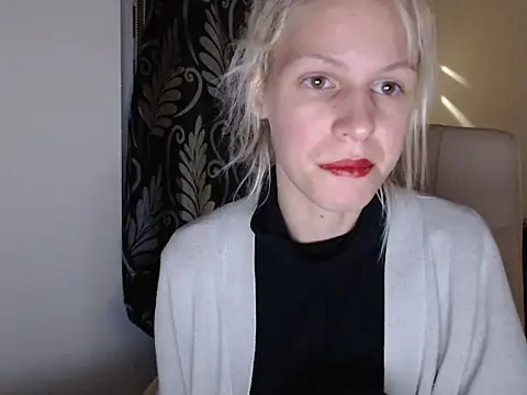Snapshot of ElssaRush chatting on 03-18-25, 06:17 ElssaRush online show from 03-18-25, 06:17