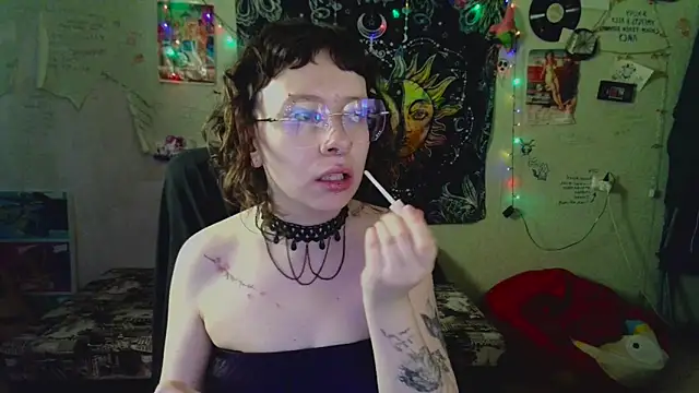 Snapshot of Lil_foxxx chatting on 07-09-26, 01:21 Lil foxxx online show from 07-09-26, 01:21
